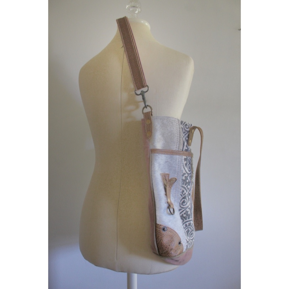 Myra Bag Ace Upcycled Canvas & Cowhide Messenger Bag Preowned - Picture 8 of 13